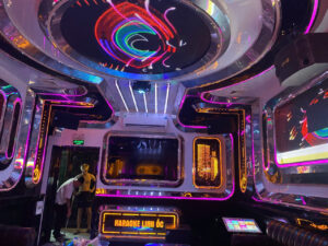 tuyển nhân viên karaoke